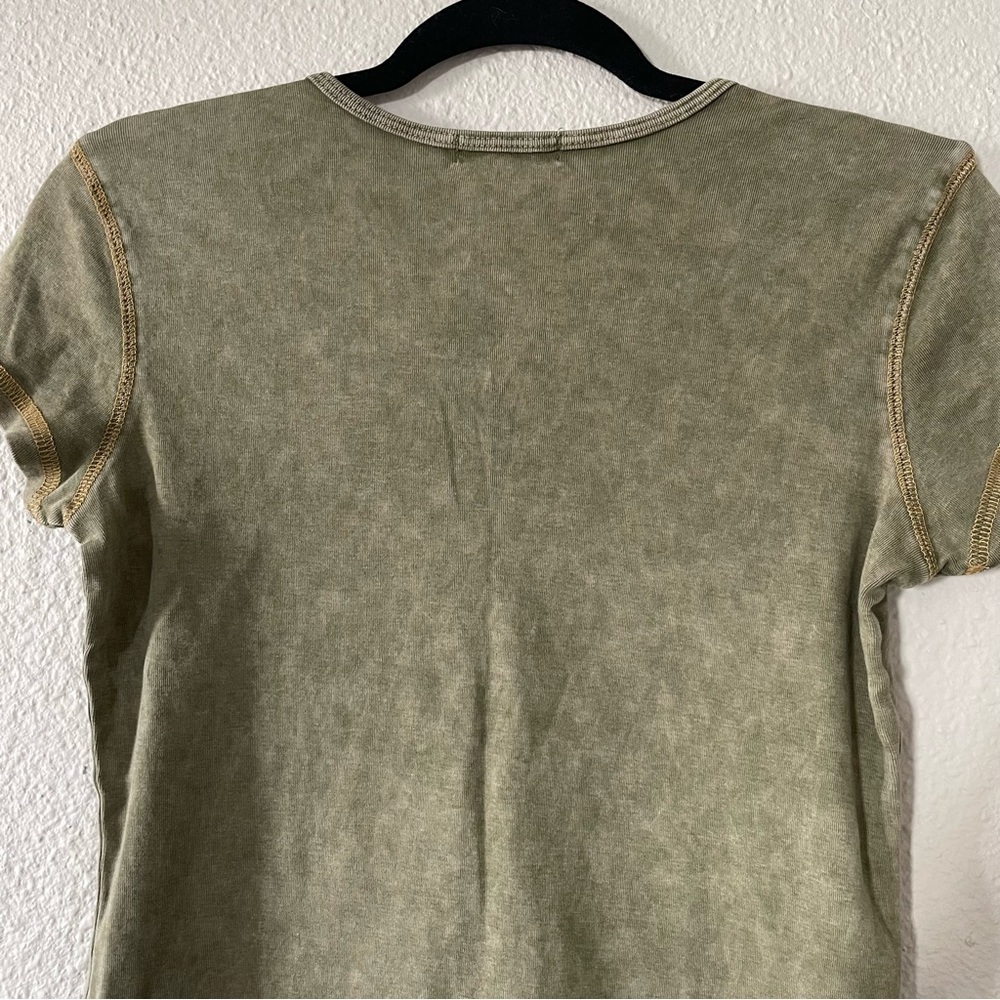 One World Graphic Fitted Shirt Women’s L Green Faded Retro Y2K Grunge 2000s - Picture 9 of 13